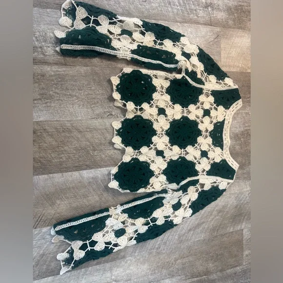 Rebellion size XS cream/green crochet long sleeve top- very good condition - Picture 9 of 11